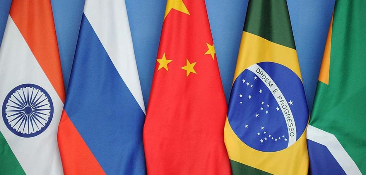 Rusia confirma intención de discutir moneda BRICS en cumbre de agosto