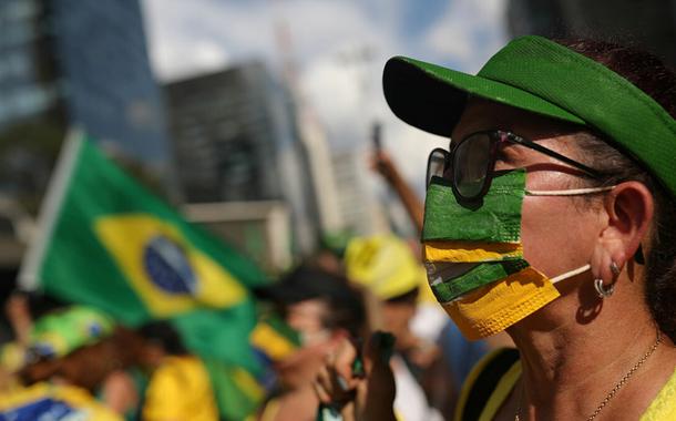 Ignorância bolsonarista faz com que 52% acreditem que Brasil pode virar comunista, aponta Datafolha