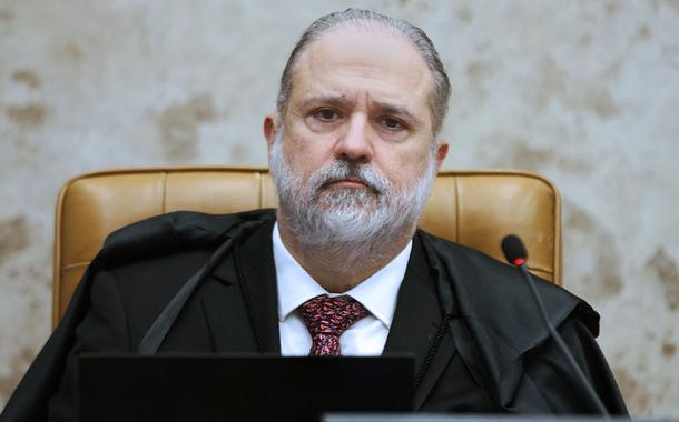 PGR pede investigação de ocultação e burla em lista de processos, além de acordo estranho de leniência. Corregedoria trava tudo