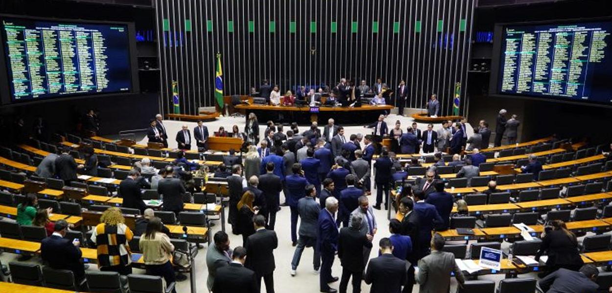 Plenário da Câmara discute o novo arcabouço fiscal